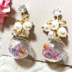 大人可愛い　フラワー入り　ガラスドーム　ピアス
