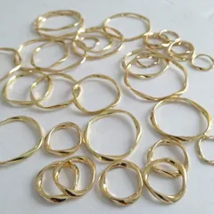 アクセサリーパーツ ゴールド フープ ひねり メタルパーツ ハンドメイド 4サイズ 32個
