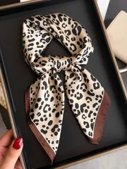 アクセサリー レディース スカーフ 1枚 レディース エレガントなヴィンテージ豹柄プリント薄手スクエアフェイクシルクスカーフ、ボヘミアンヴィンテージカジュアルレディースネックスカーフ、ショール、軽くて薄手で快適なレ