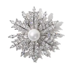[ティグロス] TIGLOSS ブローチ ジルコン ジルコニア スワロフスキー クリスタル 雪 結晶 記念日 お祝い 花 コサージュ セレモニー シルバー ゴールド フォーマル ジェケット スーツ ギフト 結婚式 お呼ばれ ドレス パーティー ピ [シルバー]