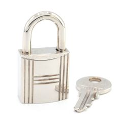 プラダ バッグチャーム 2PS033 ブルー シルバー - メルカリ 