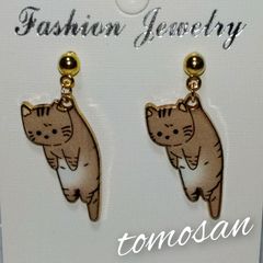 つままれ猫ちゃんピアス(茶トラ)イヤリング他変更可能