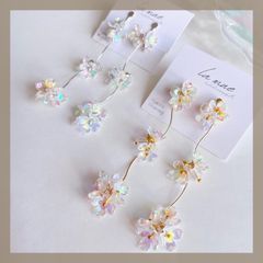 《304ステンレス 24KGP 本金メッキ》 小花 オーロラ クリア フラワー キラキラ ピアス パール メタル ビーズ ゴールド シルバー ワイヤー ロング 軽い お花 ブライダル ウェディング ハンドメイドピアス アレルギー対応 《イヤリング変更可能》
