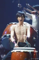 【中古】生写真(ジャニーズ) Snow Man/阿部亮平/ライブフォト・膝上・衣装黒・上半身裸・太鼓・口開け・2Lサイズ/「滝沢歌舞伎2018」ステージフォト第4弾