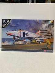 アカデミー 1/48 F-4B VF-111 戦闘機 プラモデル 未開封