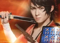 【中古】生写真(男性) 田村心(陸奥守吉行)/1部衣裳・2Lサイズ・キャラクターショット・「ミュージカル『刀剣乱舞』～結びの響、始まりの音～」/CD「刀剣男士 team幕末 with巴形薙刀『決戦の鬨』」陸奥守吉行メインパッケージ (予約限定盤C) 公式通販3