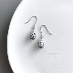 ◆ 82 マット シルバー ／ クラシカル 透かし ドロップ ピアス イヤリング シンプルな一粒タイプ ◆　定番 人気 上品 きれいめ シンプル アクセサリー 結婚式 卒業式 入学式 オフィス　☆ゴールドあり