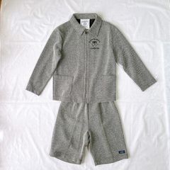 美品  J.PRESS ジェイプレス 男の子 子供用 スーツ セットアップ 110㎝ グレー ジップアップ ロゴ 刺繍 かっこいい 発表会 結婚式 セレモニー フォーマル 入園式