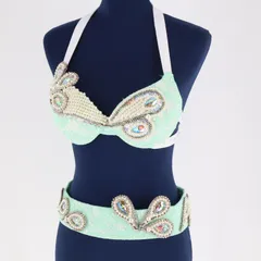 【ベリーダンス用 オリエンタル衣装】ライトグリーン Qiaoshi ラインストーン パール ビーズ 豪華 緑 パステルカラー 爽やか 可愛い ふんわり感 スパンコールラメ シルバー トップス ベルト セット