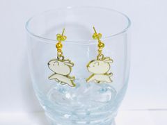 シロのピアス