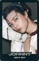 【中古】コレクションカード(男性) NCT127/ジャニー(JOHNNY)/枠黒/「NCT 127 2 Baddies-The 4th Album KOREA OFFICIAL MD」ランダムトレーディングカード A Ver.