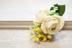 ミモザとアンティークローズのコサージュ　ベージュ　ホワイト　イエロー