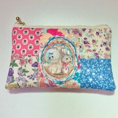 ハンドメイド　パッチdeポーチ　ビションフリーゼとうさぎさん　パッチワーク　ポーチ　フラットポーチ　花柄　動物　ビションフリーゼ　うさぎ　ワンコ