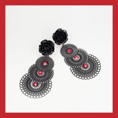 黒薔薇ヘッド×レッドラインストーン透かしピアスorイヤリング(cr-169)／フラメンコ・ダンス・パーティー・舞台衣装小物