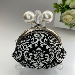 ❤︎大人可愛いダマスク柄❤︎ 手のひらサイズの がま口 ポーチ 小銭入れ 黒×白