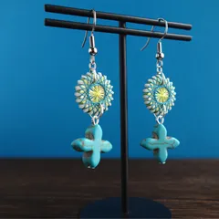 ターコイズブルーのマーガレットピアス｜絹糸×天然トルコ石 軽やか