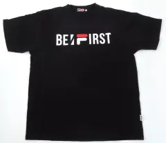 【中古】Tシャツ BE：FIRST コラボロゴ(BF)プリントTシャツ ブラック Mサイズ 「FILA×BE：FIRST」