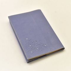 本革 ブックカバー 文庫本サイズ　飾り穴がお洒落【藤レザー】【送料無料】紫　パステルカラー　パープル