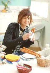 【中古】生写真(男性) 古川雄大(不二周助)/衣装黒・チェック柄・両手にチュロス・上半身・私服ショット/ミュージカル『テニスの王子様』コンサート Dream Live 5th 生写真