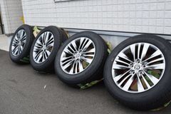 40アルファード　純正　アルミホイール　新品未使用品　ナット　センターキャップ付き　225/60R18タイヤ