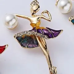 バレリーナ ブローチ ボール パープル キラキラ かわいい おしゃれ 踊り ダンサー ペア ギフト お揃い 贈りもの 贈り物 新品