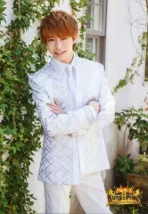 【中古】生写真(ジャニーズ) King ＆ Prince/岸優太/膝上・衣装白・腕組み・植物/「King ＆ Prince First Concert Tour 2018」オリジナルフォト