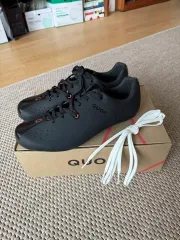 極美品 クオック QUOC Urbanite Classic Mid 42 黒 極美品 クオック QUOC Urbanite Classic Mid 42 黒 QUOC