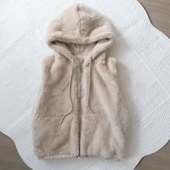 新品未使用　ファーベスト　ファーパーカー　ジップアップベスト　フェイクファー　カジュアル　SNS　デート　旅行　ベージュ