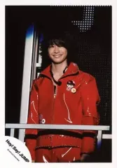 【中古】生写真(ジャニーズ) Hey! Say! JUMP/知念侑李/ライブフォト・膝上・衣装赤・両手下・歯見せ・目線右・柵・イヤホンマイク/公式生写真