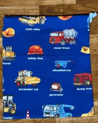 468【訳あり】　給食袋　23×20 働く車　給食袋　コップ袋　巾着袋　お道具袋　縄跳び入れ　歯ブラシ袋　こども園　小学校　中学校　男の子　女の子