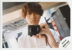 【中古】生写真(ジャニーズ) HiHi Jets/猪狩蒼弥/横型・バストアップ・衣装白・左手カメラ・口閉じ・目線下/「ジャニーズJr.8・8祭り～東京ドームから始まる～」セルフィー/公式生写真