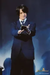 【中古】生写真(ジャニーズ) Travis Japan/川島如恵留/ライブフォト・膝上・衣装紺・スーツ・両手前に出し・手帳・2Lサイズ/「JOHNNYS’ YOU＆ME IsLAND」ステージフォト 第1弾