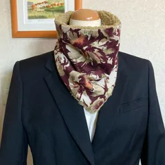 三角形のネックウォーマー（ボルドー＆スモーキーベージュの大きな花柄）内ボア生地4色から選べます