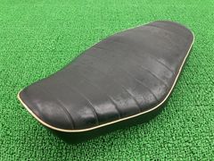 W650 シート カワサキ 純正 中古 バイク 部品 EJ650A 後期 W400 W800 タックロール そのまま使える 車検 Genuine