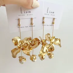 【 再販✨】𝑀𝑜𝑐𝑎𝑟𝑎 フラワー　ゴールド　パール　花びら　大ぶり　ピアス　イヤリング　華やか　ゆらゆら　揺れる　ウェディング　ブライダル　結婚式　花嫁　ドレス　お呼ばれ　淡色　トレンド　人気　花　キラキラ　艶　成人式　振袖　和装