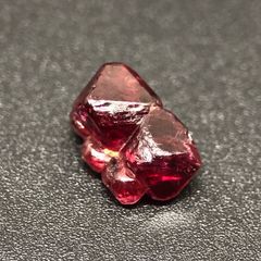 天然無処理　スピネル双晶　鉱物標本　1.85ct