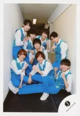 【中古】生写真(ジャニーズ) 少年忍者/集合(8人)/全身・前列しゃがみ・衣装青.白・深田両手グー・廊下/「ジャニーズ銀座2020 Tokyo Experience」グッズオフショット/公式生写真