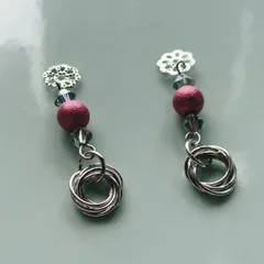 メビウスボール 花チャーム ビーズのピアス・イヤリング