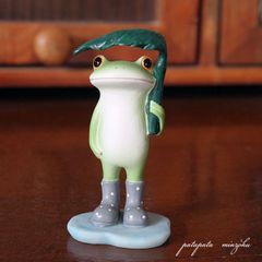 コポー  Copeau  オブジェ 置物   葉っぱを傘にするカエル　ミニチュア  ダイカイ  ディスプレイ カエル 小物 雑貨　パタパタ民族