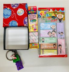お菓子の空き箱、吉本新喜劇 ギャグふせん、汽車型のキーホルダー