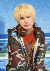 【中古】生写真(ジャニーズ) ジャニーズWEST/藤井流星/バストアップ・衣装オレンジ.緑.茶・迷彩柄・ヘッドフォン・顔傾げ/「ジャニーズWEST LIVE TOUR 2017 なうぇすと」オリジナルフォトセット