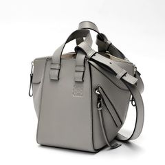 ロエベ / LOEWE　ハンモック バッグ コンパクト　 A538H13X03　ソフトグレインカーフ　パールグレー 【中古】 商品番号 S-158262