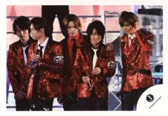 【中古】生写真(ジャニーズ) Hey! Say! JUMP/集合(5人)伊野尾・八乙女・高木・有岡・薮/横型・ライブフォト・膝上・衣装赤・両手マイク/公式生写真