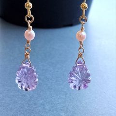 カービングアメジストと淡水パールのピアス