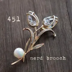 透明のチューリップブローチ　パール かわいい お花 大人 キラキラ 新品 結婚式 コサージュ NerD