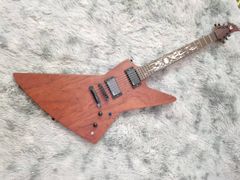 エクスプローラータイプ　エレキギターノーブランド　ブラックパーツ　ローズウッド指板マホガニー　個体