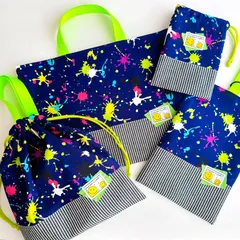 入園入学4点セット カラフルポップなスプラッシュペイント柄・ネイビー（レッスンバッグ・体操着袋・上履き袋・巾着袋小）コップ袋・給食袋