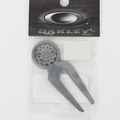 新品・未使用・特価品 オークリー(OAKLEY)ゴルフ用ディボットリペアツール DIVOT REPAIR ＃990770JP (#00400221)