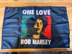 小サイズ：Bob Marley　フラッグ　旗 ナイロン地　飾り物　レゲエ ラスタ　布 レゲエ reggae ONELOVE ボブマーリー