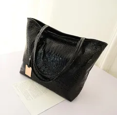 黒バッグ 大容量 シンプル 通勤通学鞄 ショルダー フェイクレザー PUレザー ブラック シルバー ゴールド スーツ 肩掛け 手提げ シンプル お出かけ レザー調 オシャレ 無地 合成皮革 軽量  A4 レディース  カジュアルトートバッグ トート